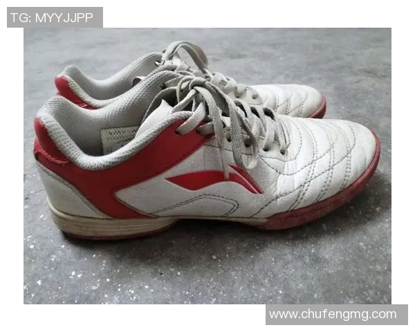 足球明星同款板鞋推荐 时尚与运动完美结合的潮流单品解析